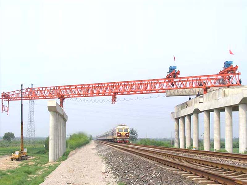 鐵路型架橋機